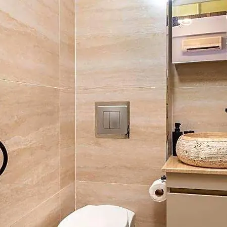 Urban Quarters - Gumussuyu Hotel